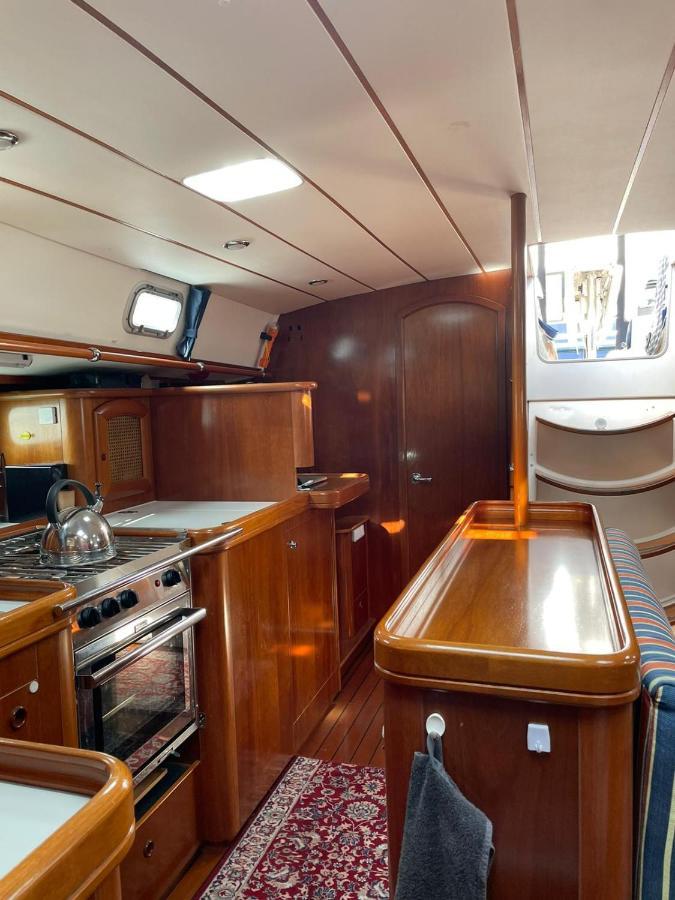 Beautiful And Comfortable Sailboat With Secure Parking Available Hotell Barcelona Exteriör bild