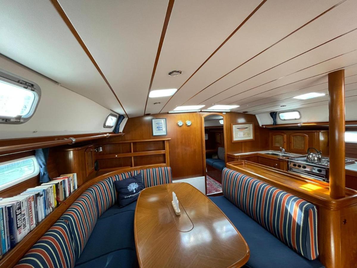 Beautiful And Comfortable Sailboat With Secure Parking Available Hotell Barcelona Exteriör bild