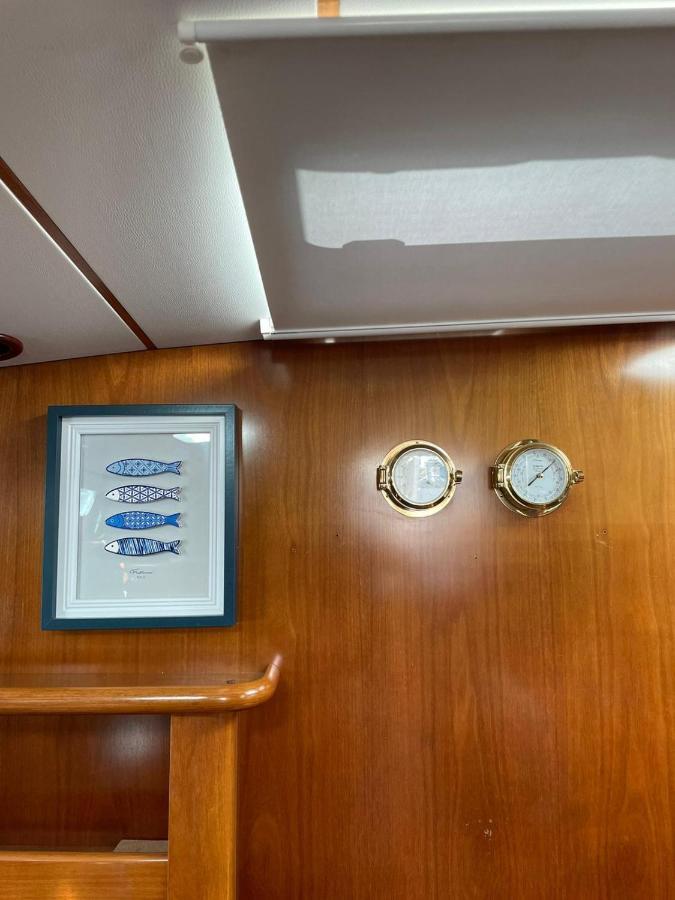 Beautiful And Comfortable Sailboat With Secure Parking Available Hotell Barcelona Exteriör bild
