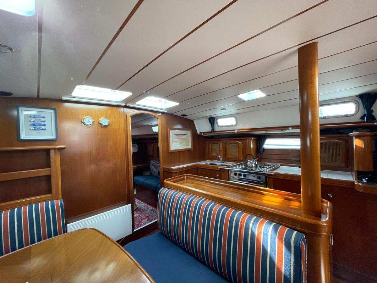Beautiful And Comfortable Sailboat With Secure Parking Available Hotell Barcelona Exteriör bild
