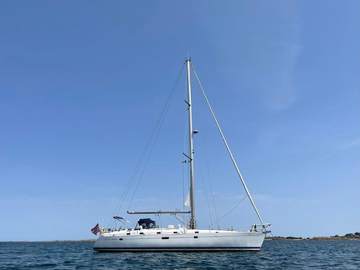 Beautiful And Comfortable Sailboat With Secure Parking Available Hotell Barcelona Exteriör bild