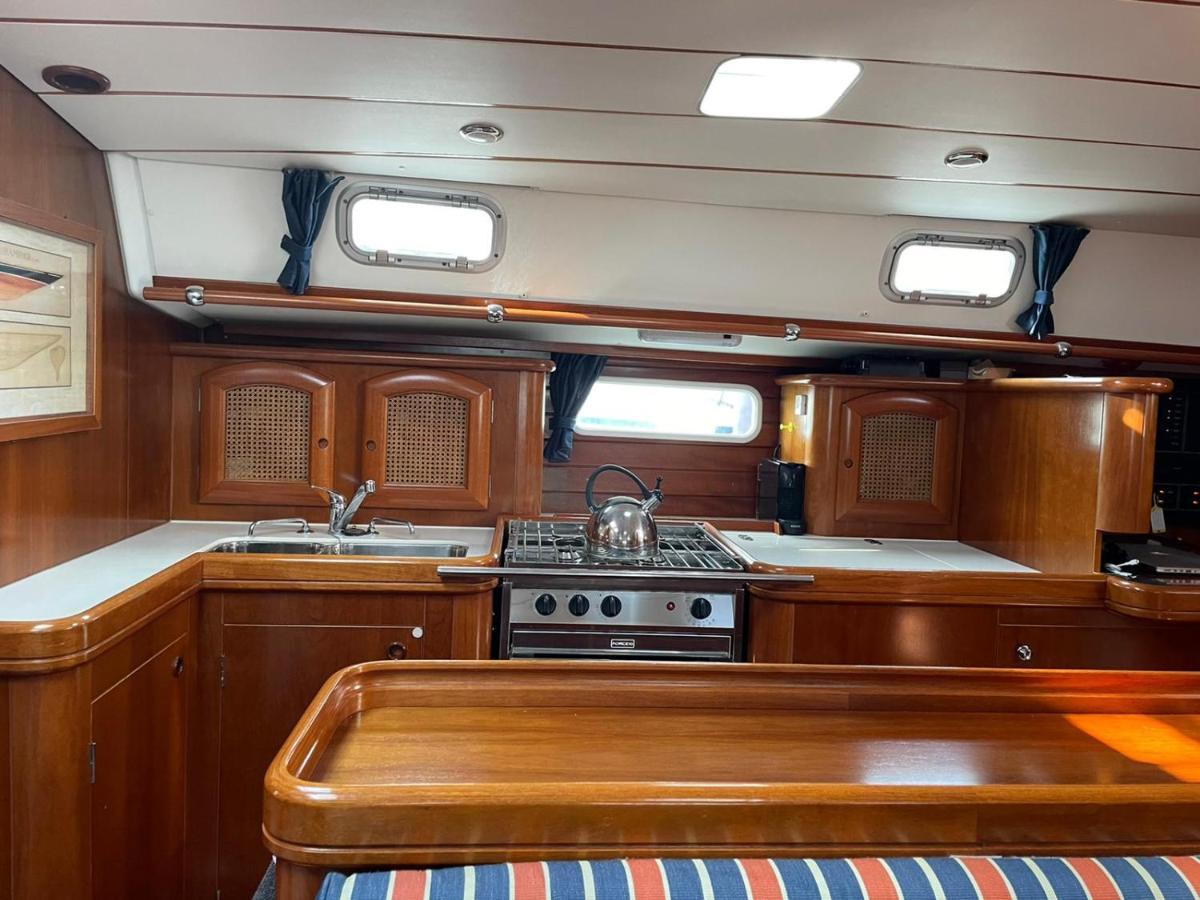 Beautiful And Comfortable Sailboat With Secure Parking Available Hotell Barcelona Exteriör bild