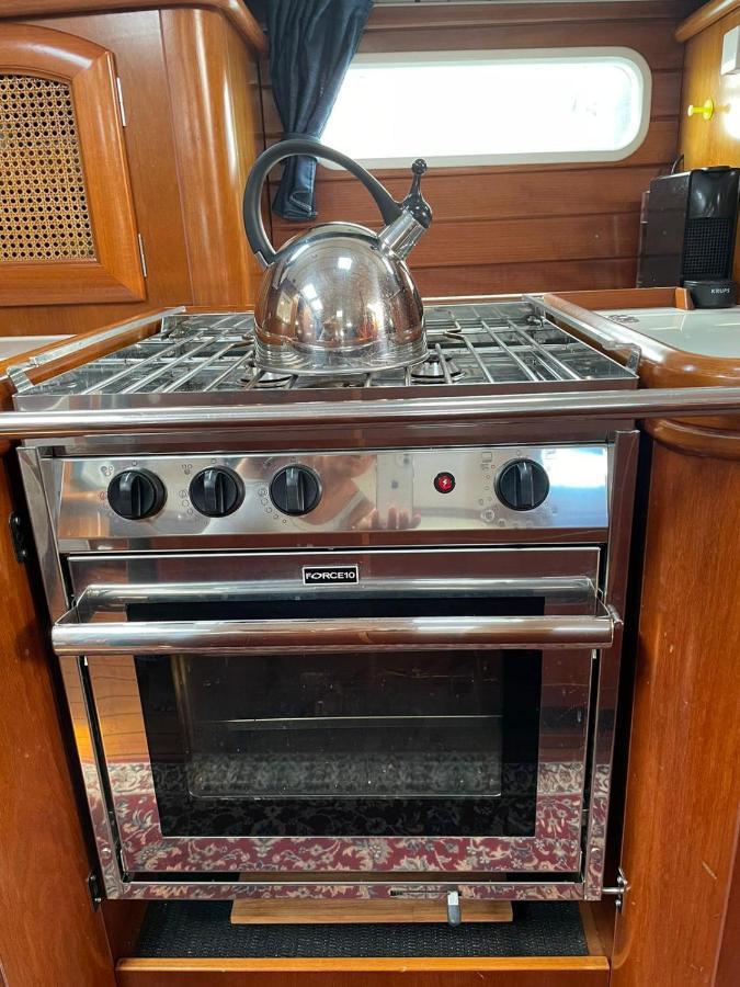 Beautiful And Comfortable Sailboat With Secure Parking Available Hotell Barcelona Exteriör bild