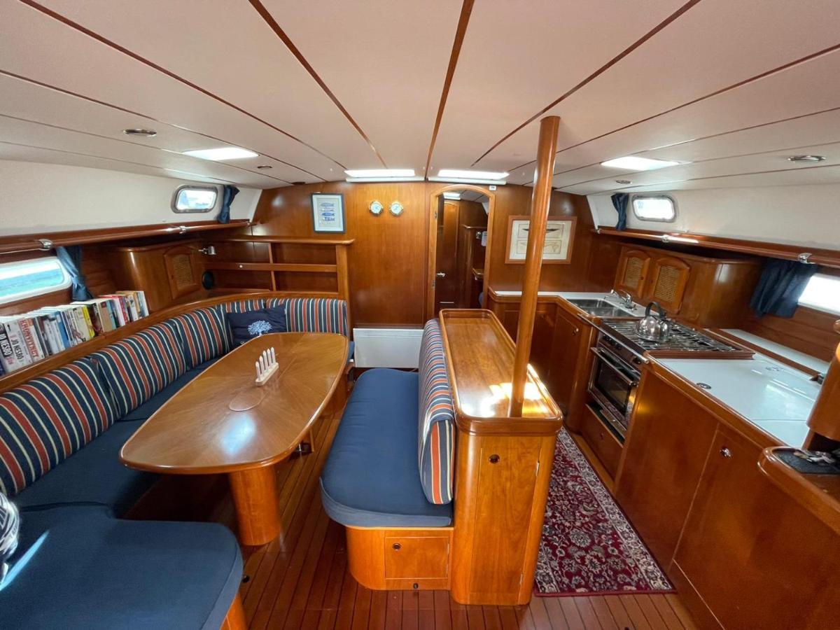 Beautiful And Comfortable Sailboat With Secure Parking Available Hotell Barcelona Exteriör bild