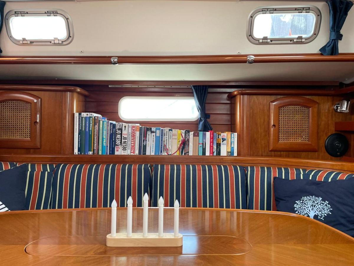 Beautiful And Comfortable Sailboat With Secure Parking Available Hotell Barcelona Exteriör bild