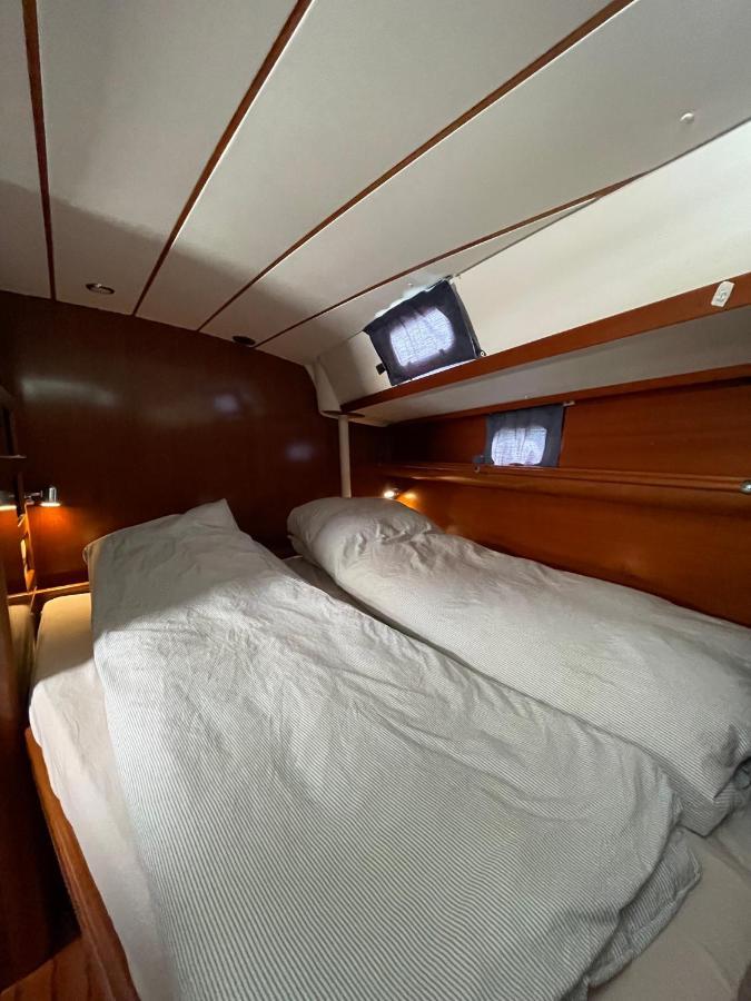 Beautiful And Comfortable Sailboat With Secure Parking Available Hotell Barcelona Exteriör bild