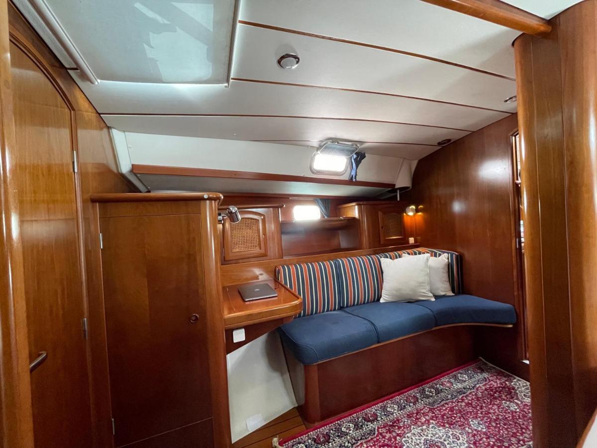 Beautiful And Comfortable Sailboat With Secure Parking Available Hotell Barcelona Exteriör bild